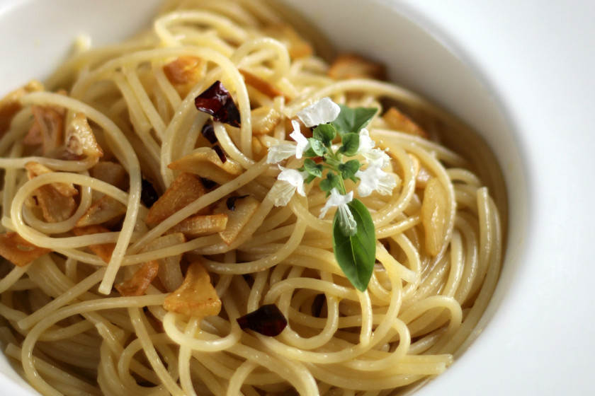 Fashion Espaguetis al ajillo, receta rápida de pasta