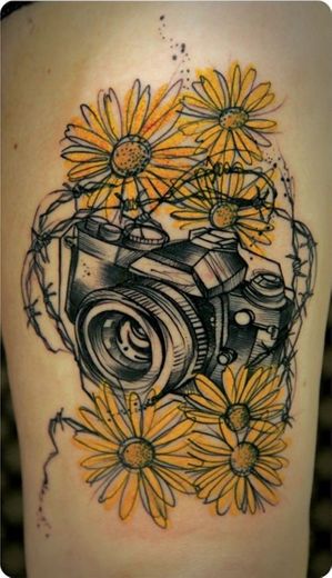 Tatuagem colorida camera 