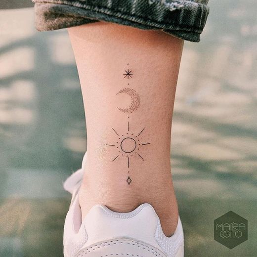 Tatuagem feminina de sol, delicada e sutil 