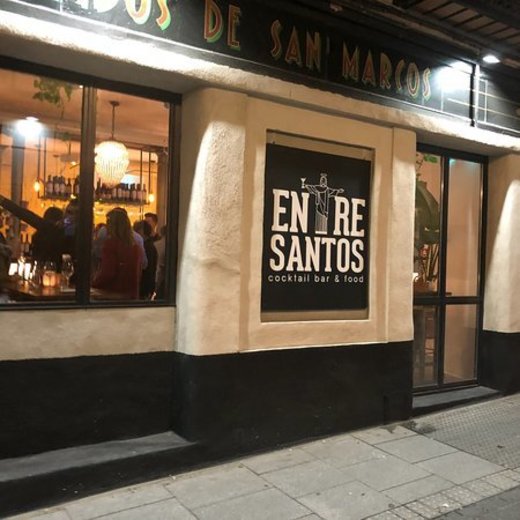 Entre Santos Cocktail bar and food