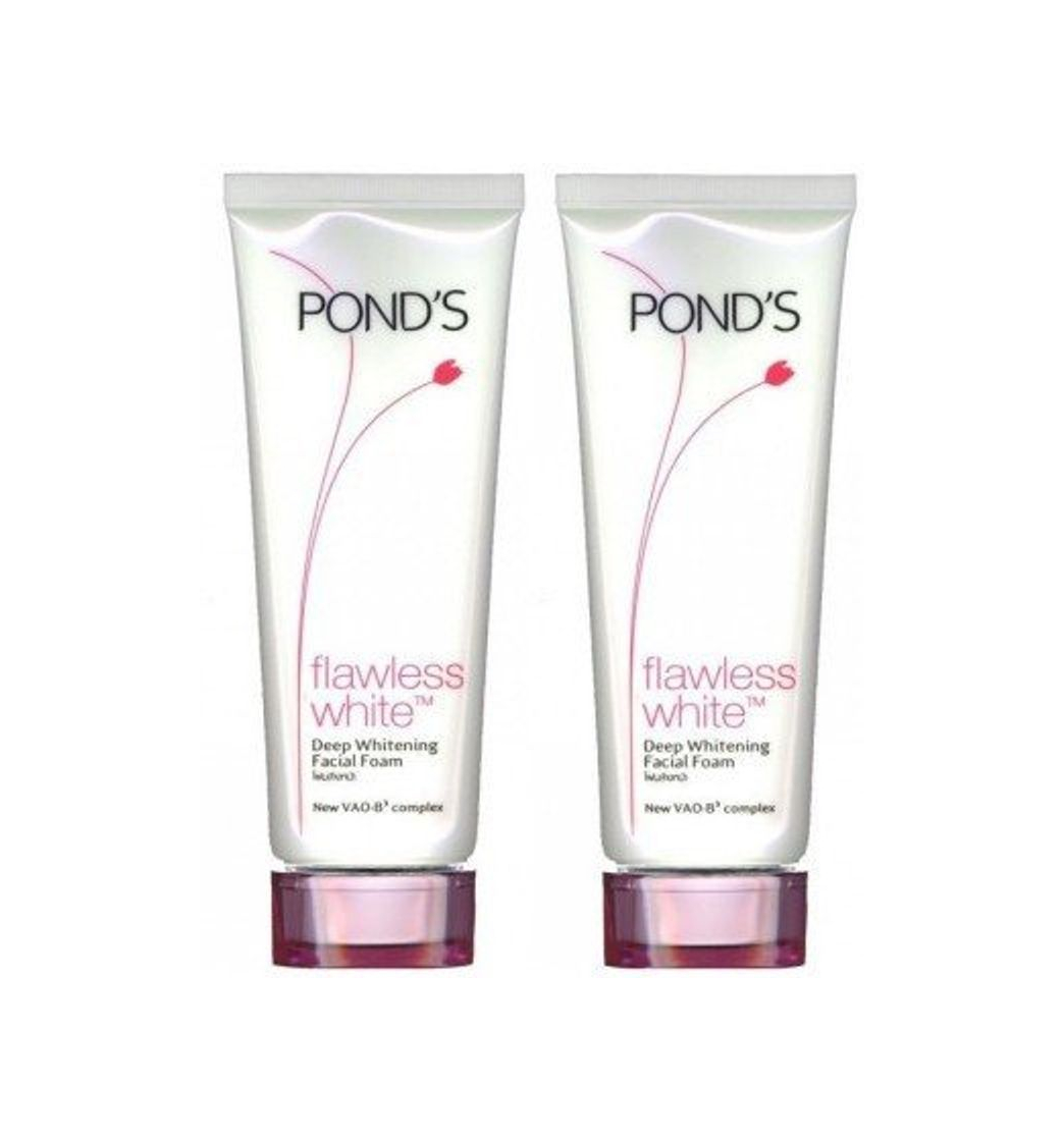 Social Pond's Flawless Espuma facial blanca