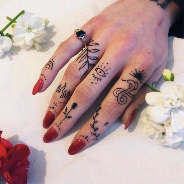 Fashion tatuagem nas mãos!