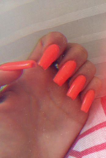 Uñas naranjas neon