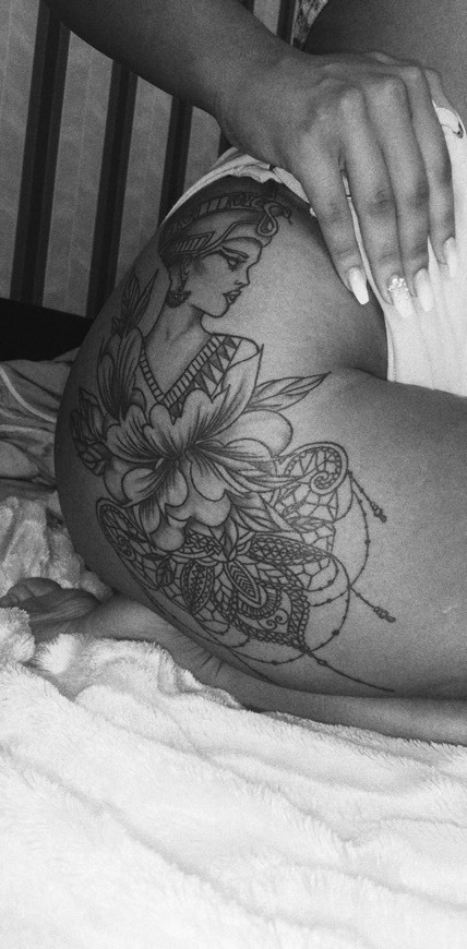Social tatuaje de cadera