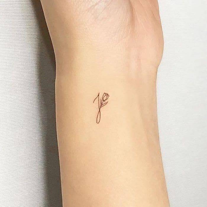 Fashion Tattoo minimalista feminina 