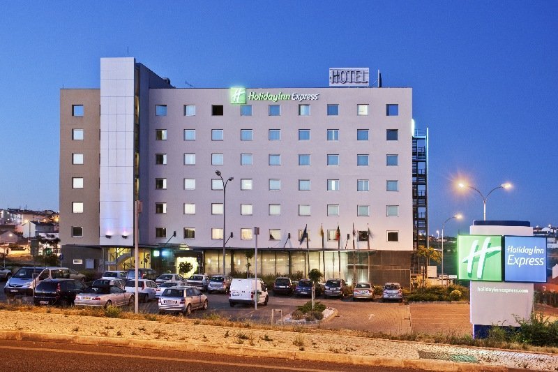 Place Holiday Inn Express Lisbon - Oeiras