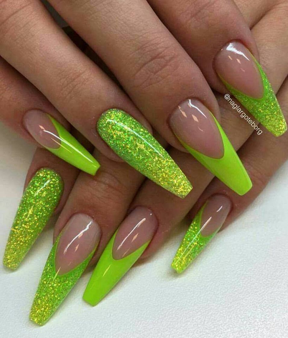 Moda Nails