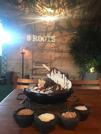 Lugar Roots Açai