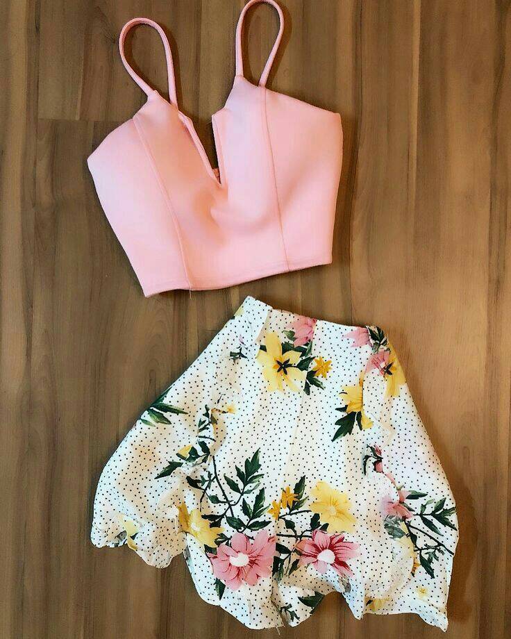 Moda Cropped rosa com short social estampado