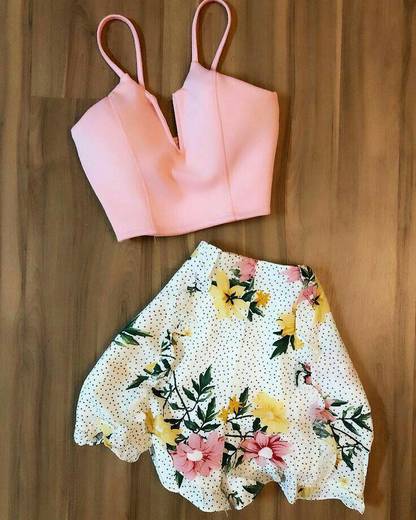 Cropped rosa com short social estampado