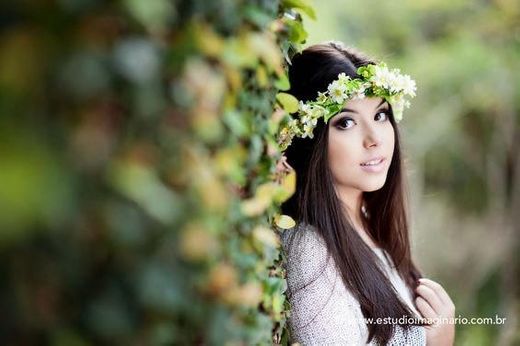 Flower girl pose