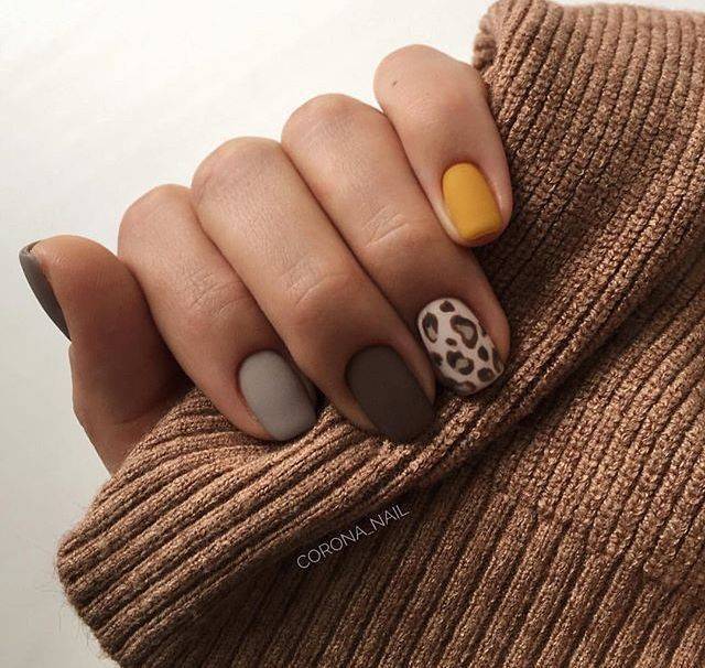 Fashion •Nails 