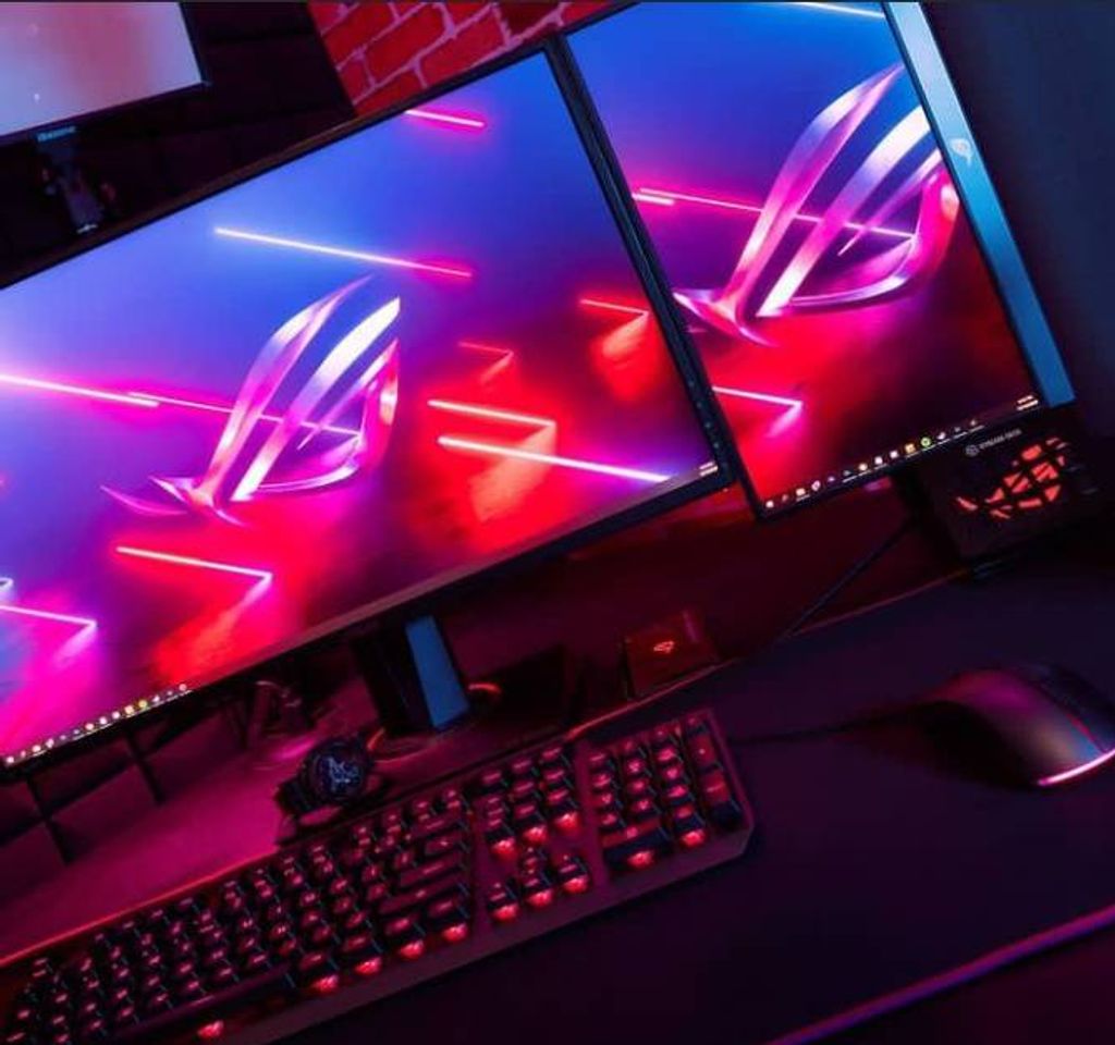 Moda Setup gamer vermelho com dois monitores 