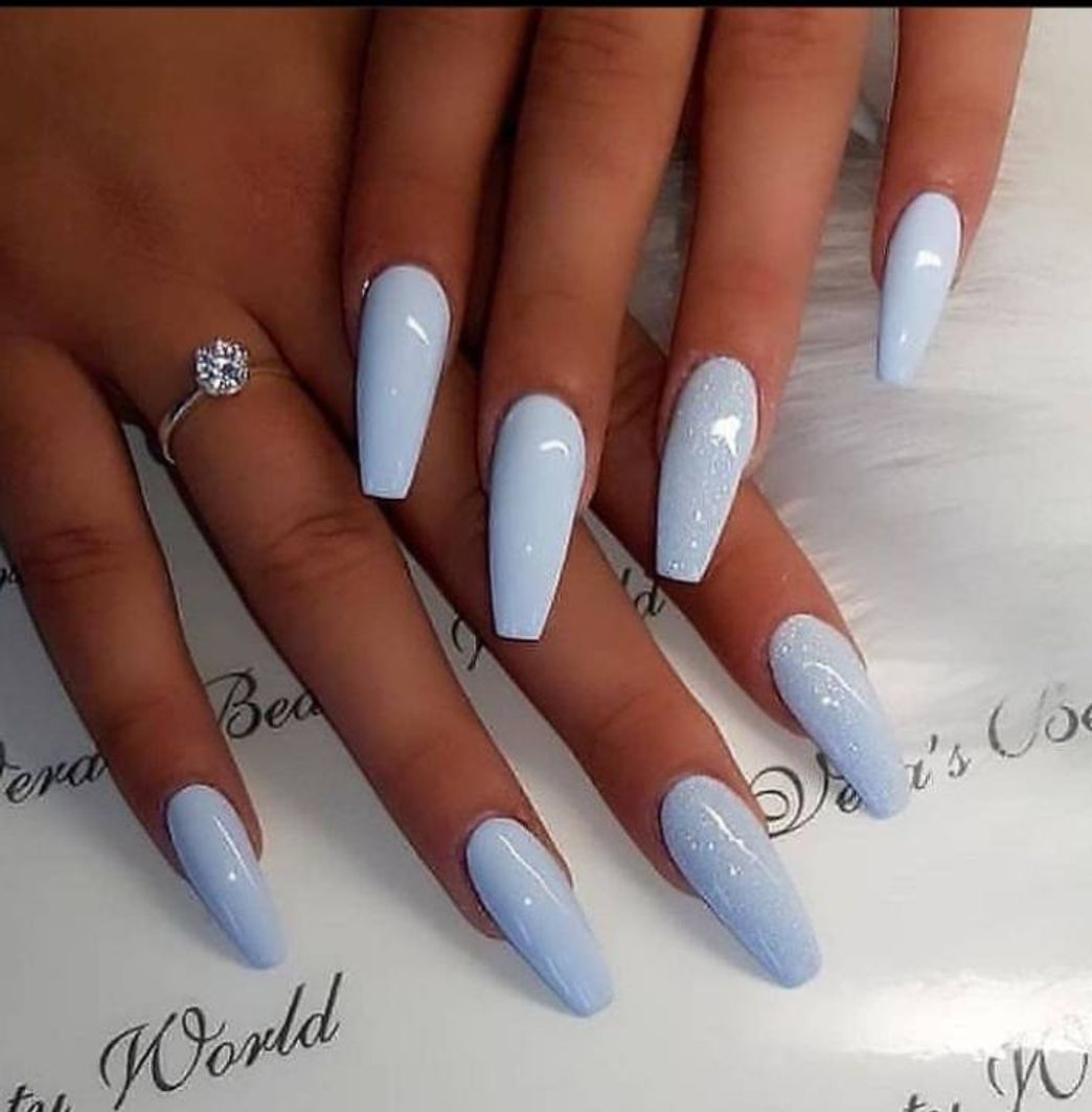 Moda Unhas de uma cor só 💙