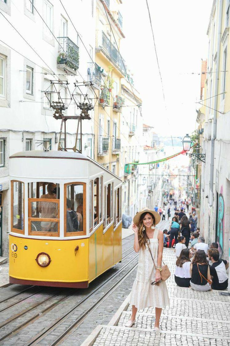 Moda Cable car in Lisbon🚋