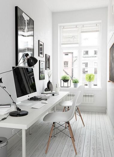 Office in white 