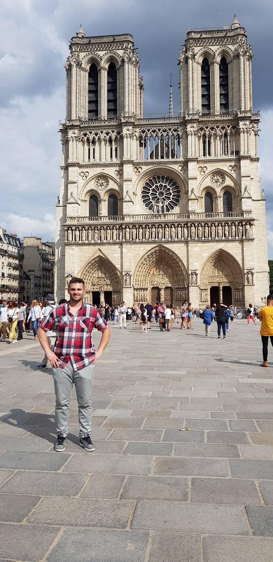 Place Catedral de Notre Dame