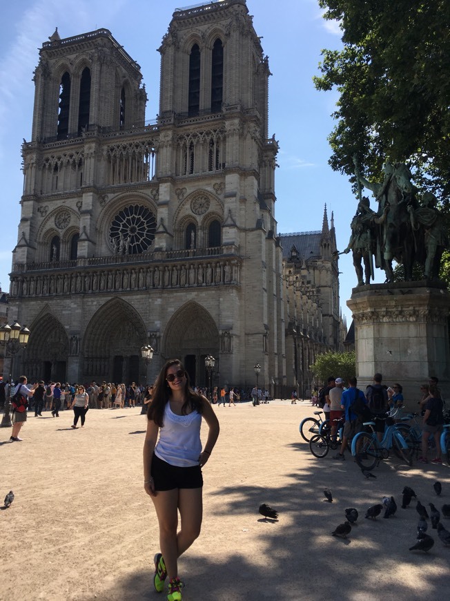 Place Catedral de Notre Dame