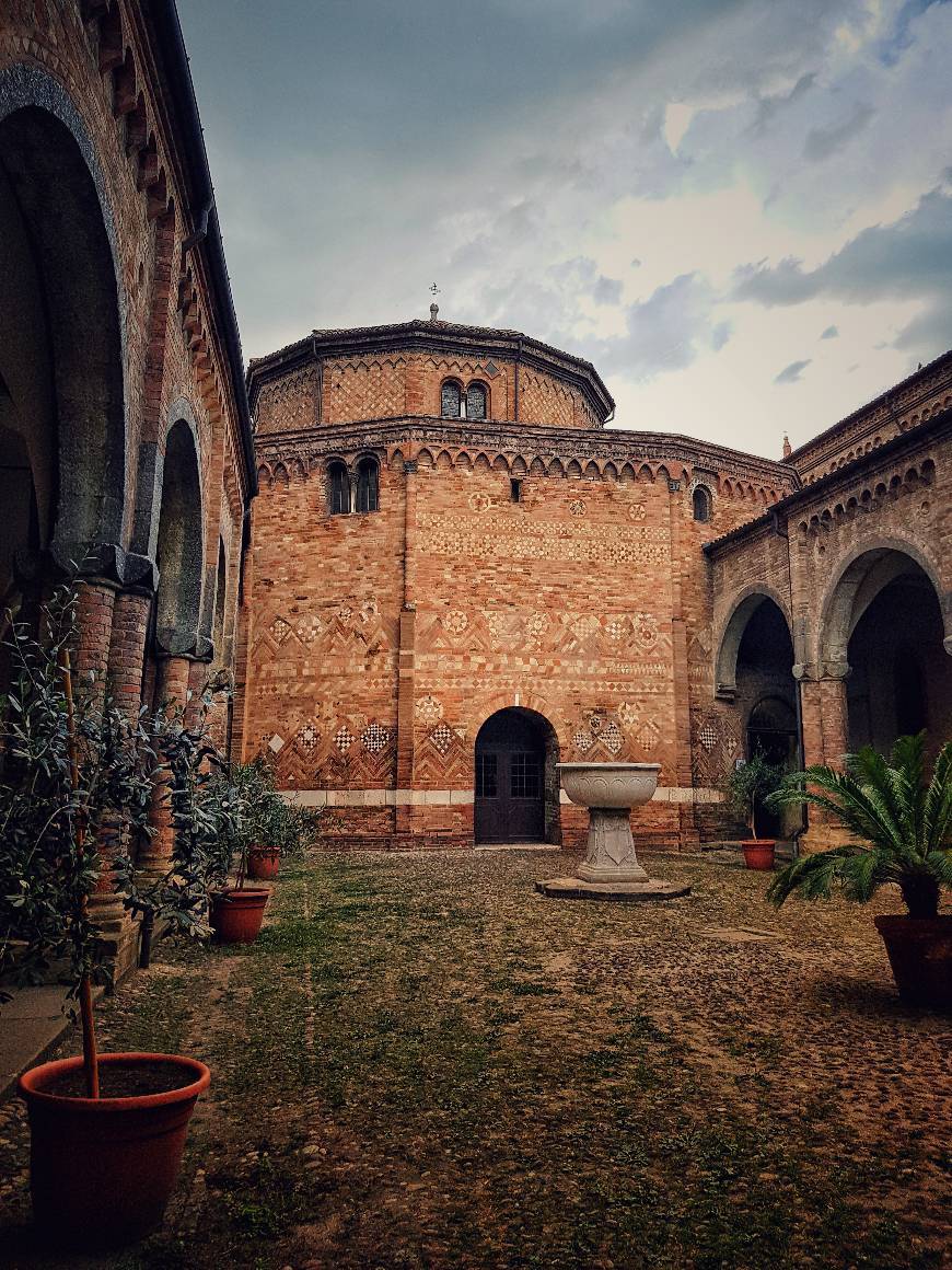 Places Basilica di Santo Stefano