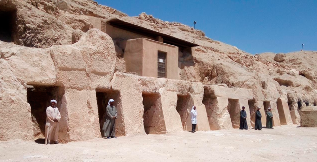 Social Hallan tumba en Egipto con 18 puertas 
