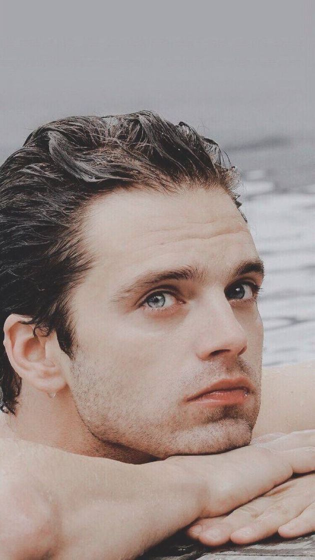 Moda Sebastian Stan