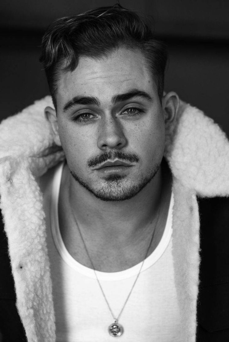 Moda Dacre Montgomery 