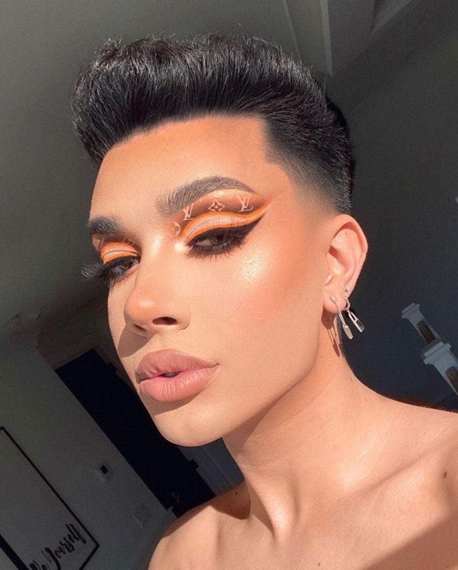 Moda James Charles