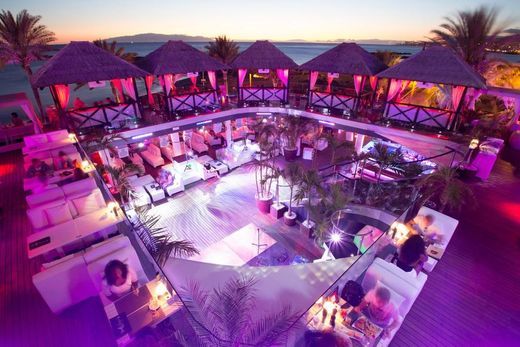 Place Papagayo Beach Club