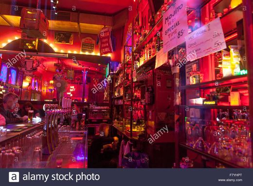 Chapeau Rouge Bar