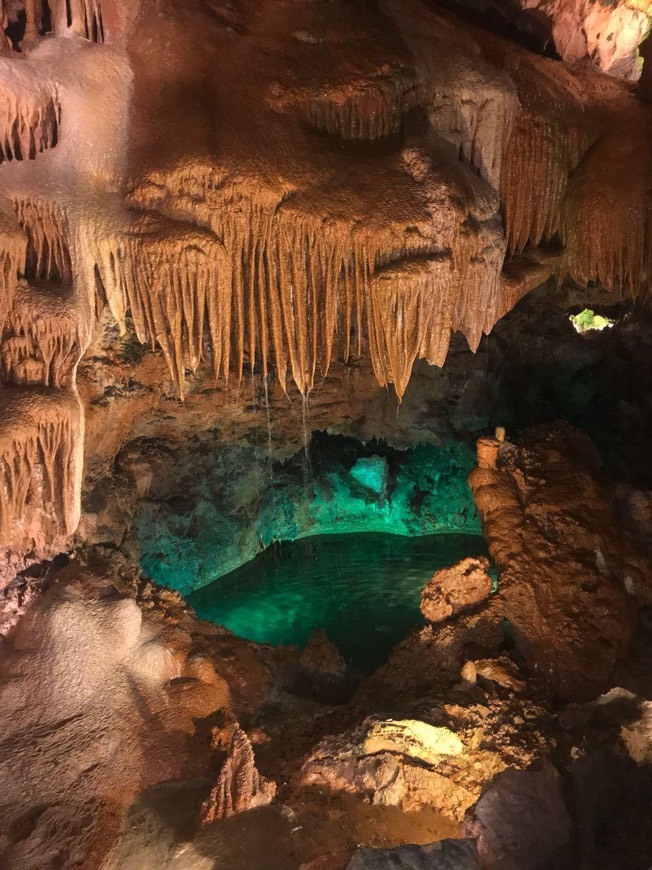 Place Grutas de Mira de Aire