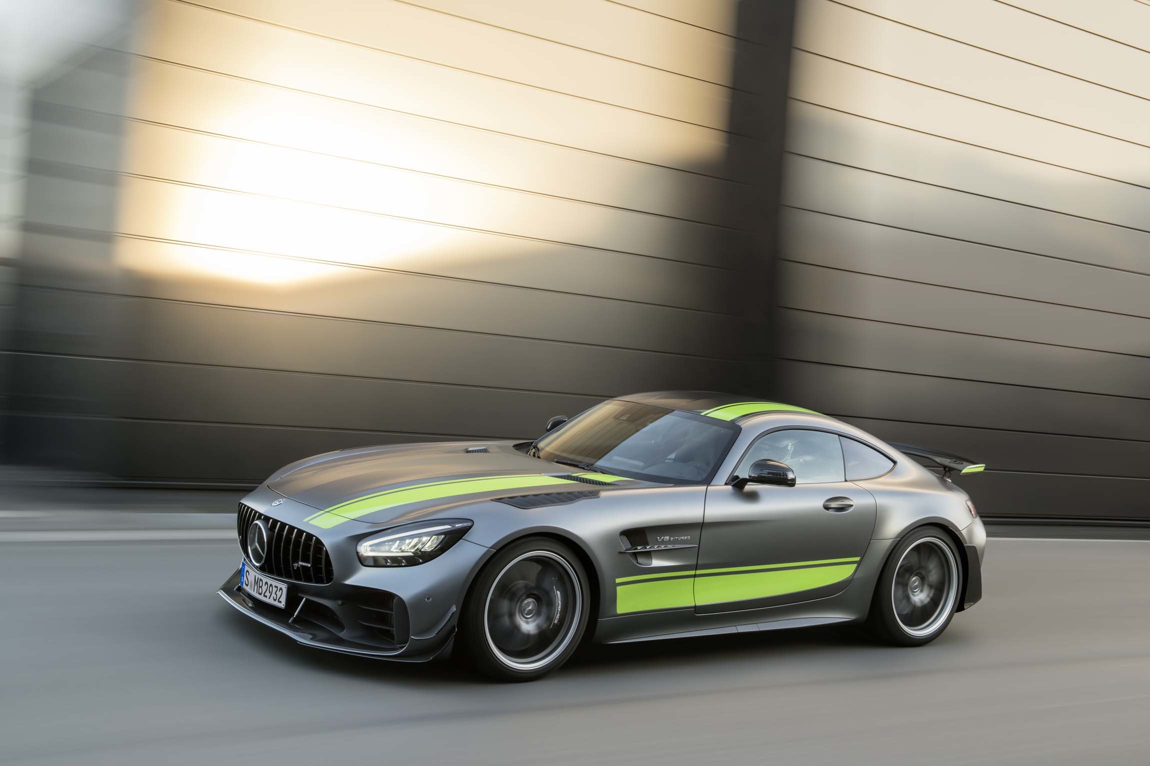 Moda 2020 GT R Coupe | Mercedes-Benz USA