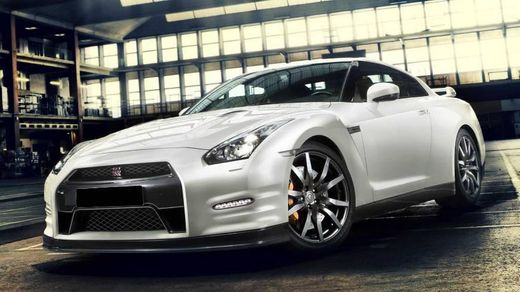 NISSAN GTR