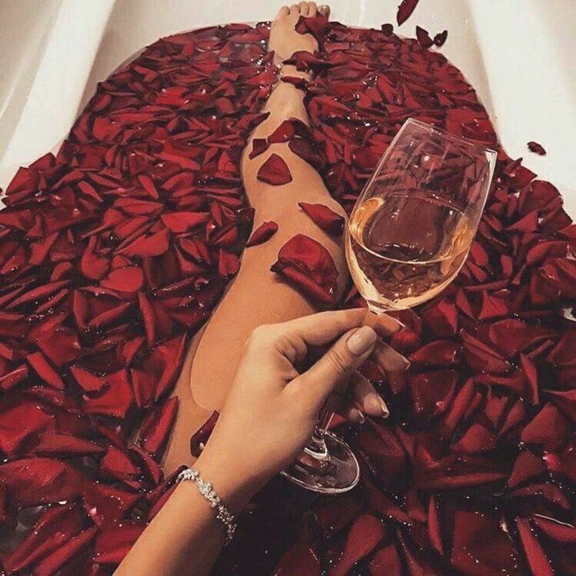 Fashion Banheira de rosas❤🌹