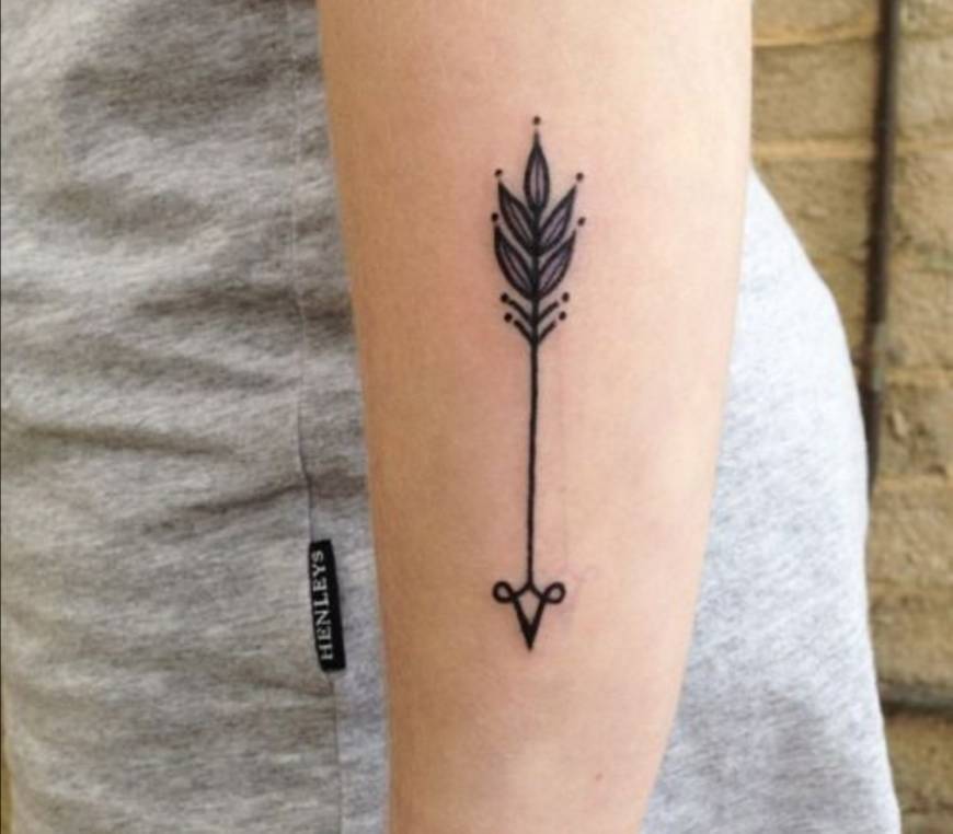 Fashion Four Minimalist Geometric Arrows Tattoo Design | Modelo de ...