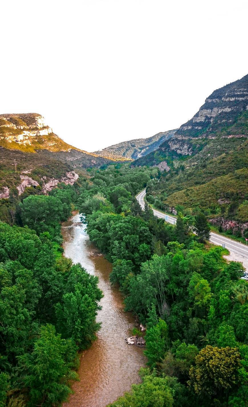 Social Montserrat Mountain 🌳💧