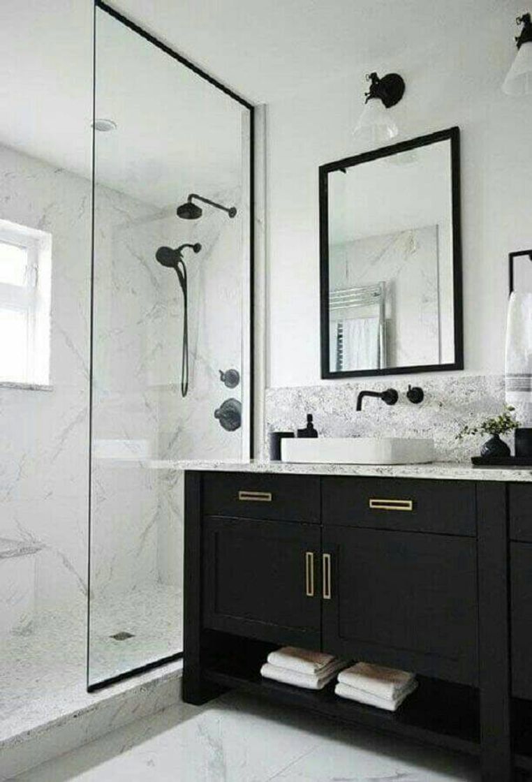 Fashion black and white bathroom