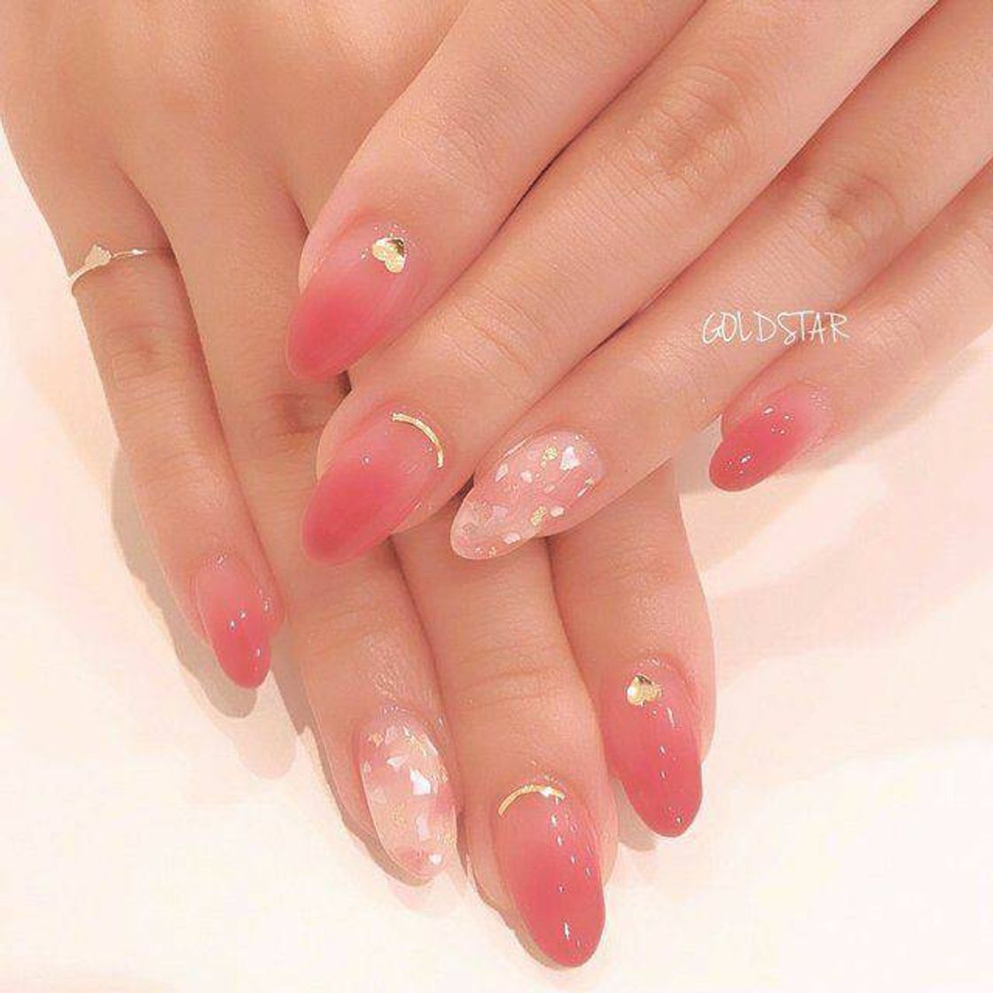 Moda Agloss nail