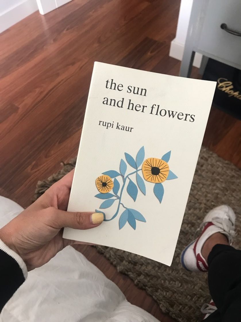 Libro The Sun And Her Flowers