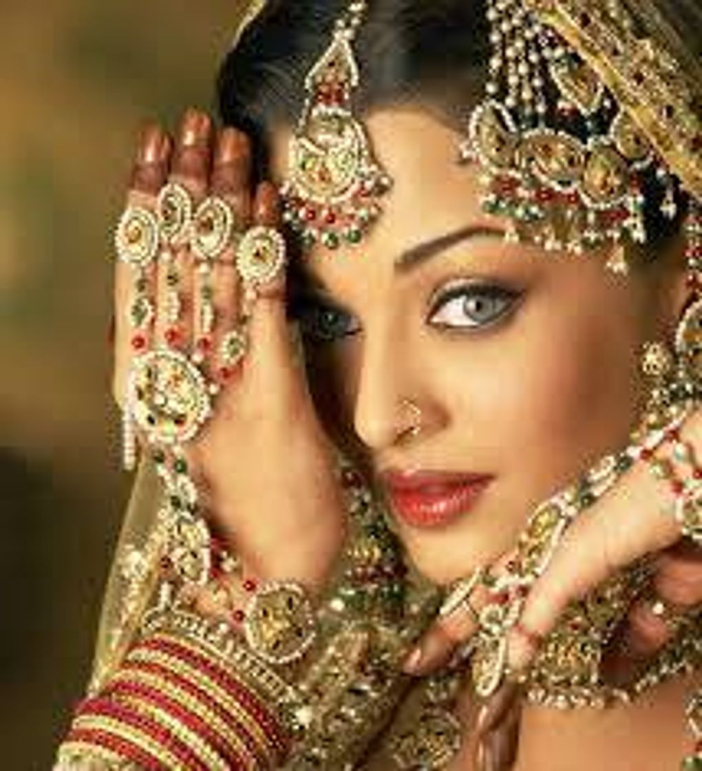 Moda Salaam- Aishwarya Rai