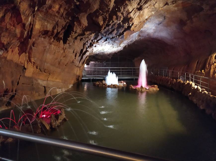 Place Grutas de Mira de Aire