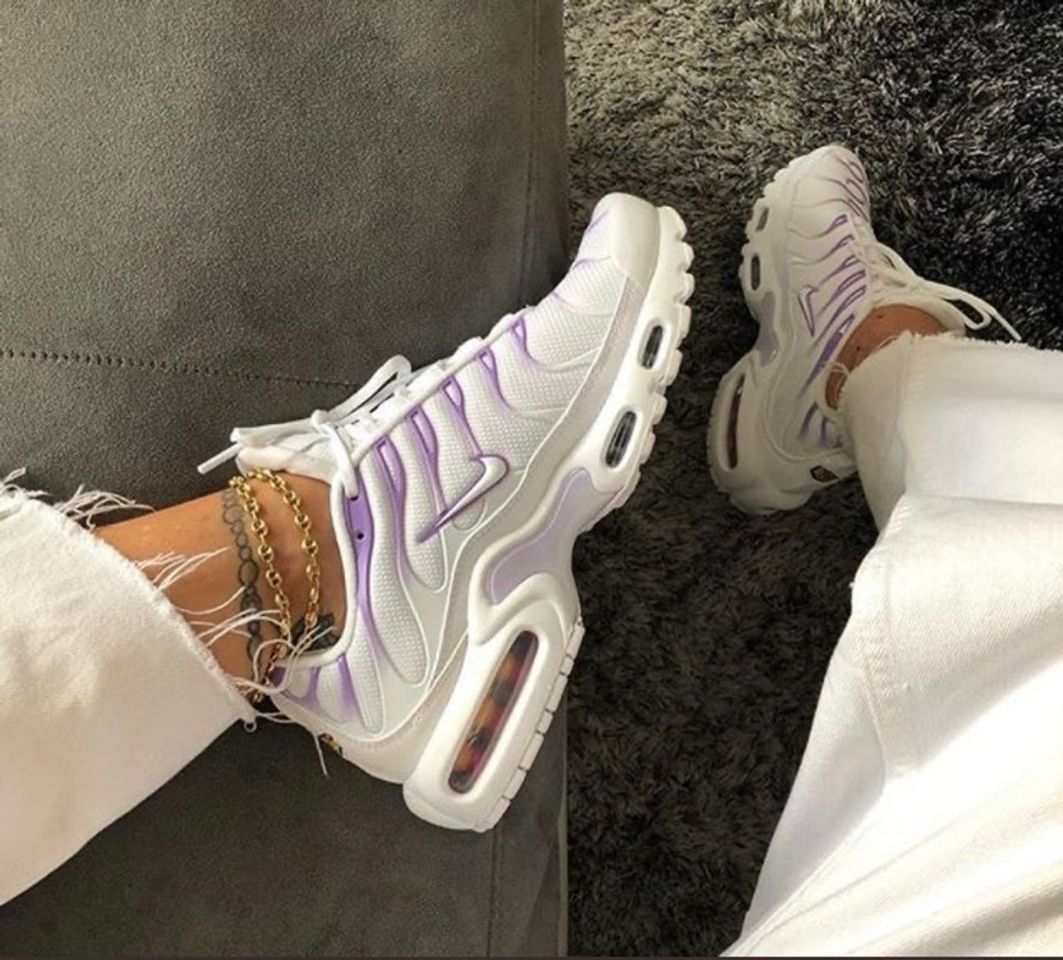 Social NIKE TUNED 1 