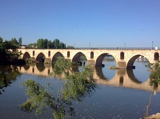 Place Puente de Piedra