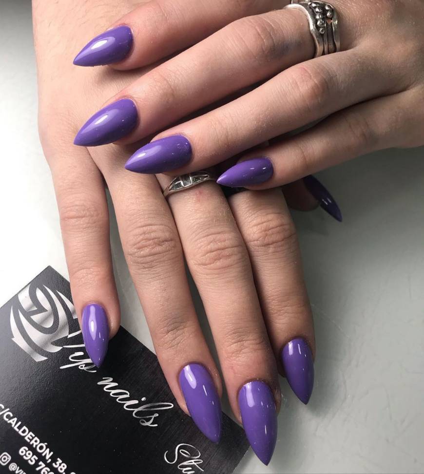 Moda Purple Nails. 