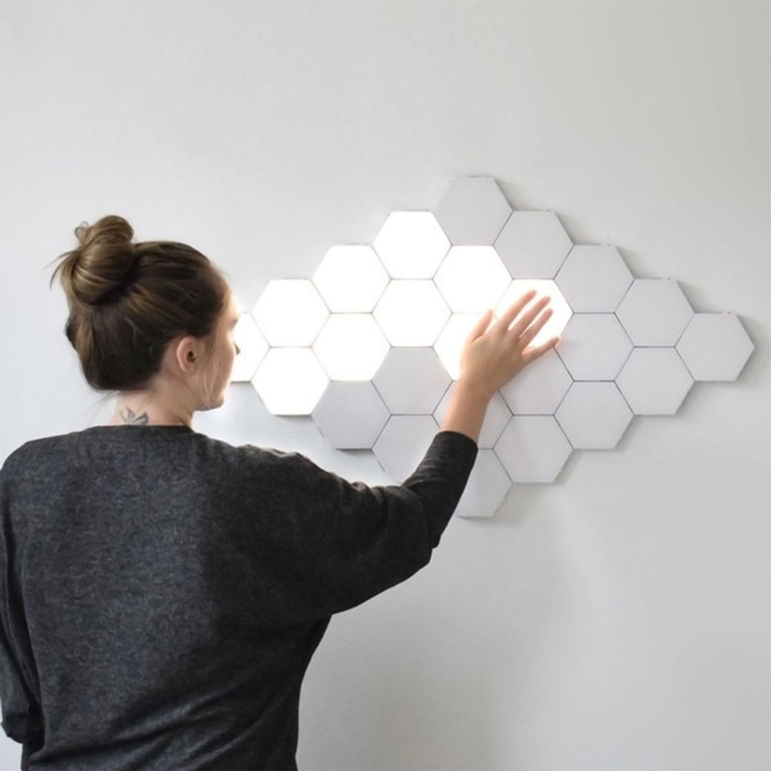 Social Lámpara de piezas led imantadas y hexagonales.
