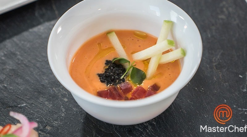 Fashion Salmorejo picante con manzana ácida y mojama