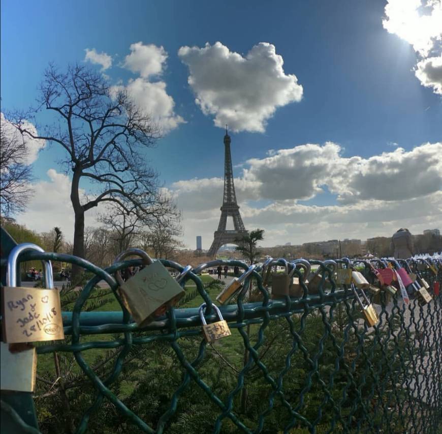 Place Torre Eiffel