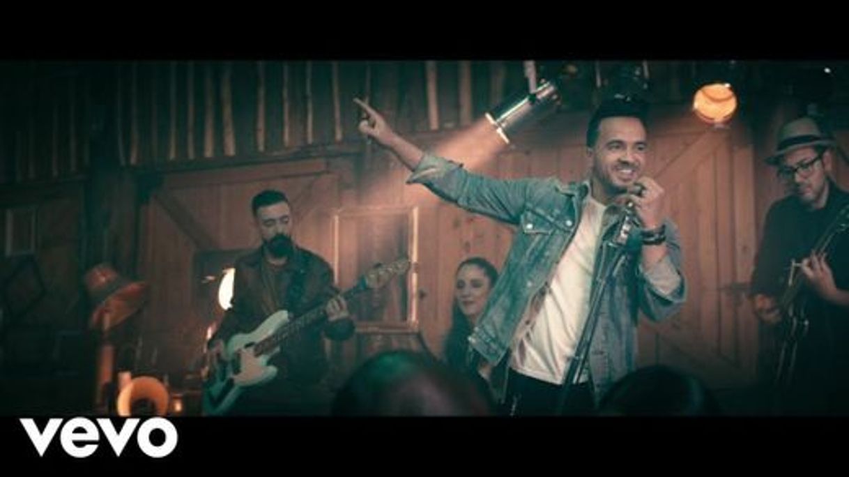 Moda Luis Fonsi - Sola - YouTube