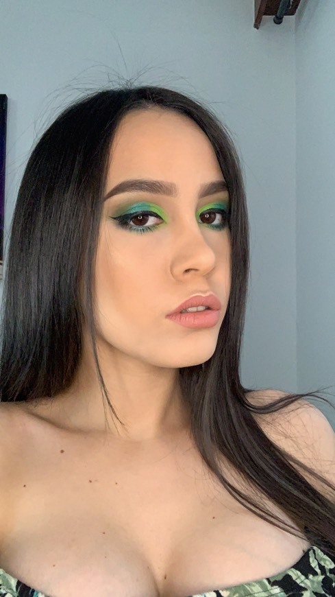 Moda MAQUILLAJE EN TONOS VERDES✅ 