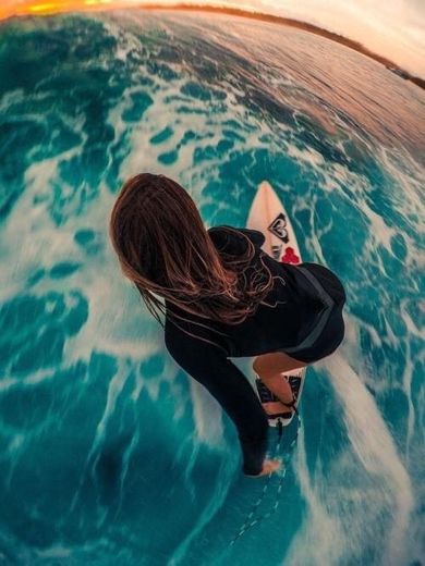 Um bom surfista leva a onda como uma poesia 🏄‍♀️