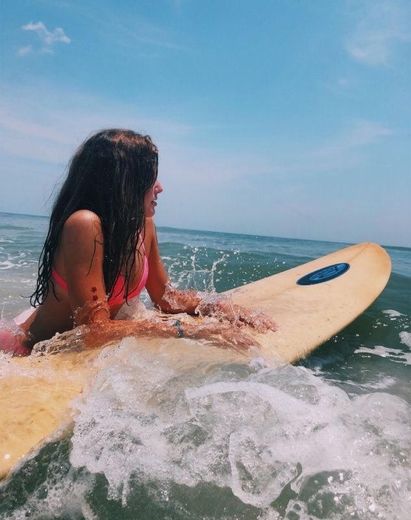 Um grande surfista fica na paz com a onda sem entrigas 🧜‍♀️